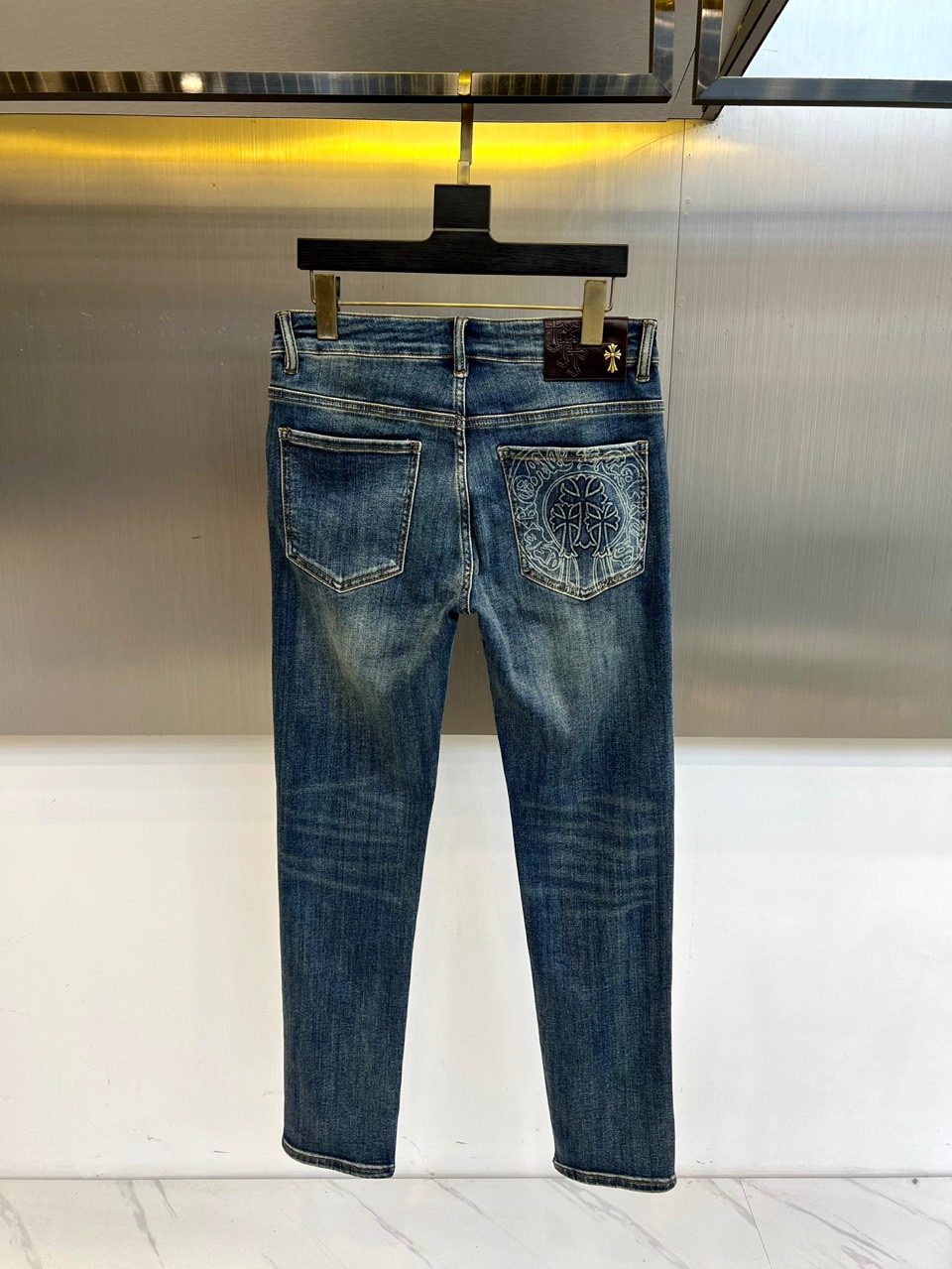 克罗心、2025s春夏新款，男士经典色水洗浅蓝色复古水洗棉质弹力牛仔裤！选用了客供进口98%棉2%橡胶混