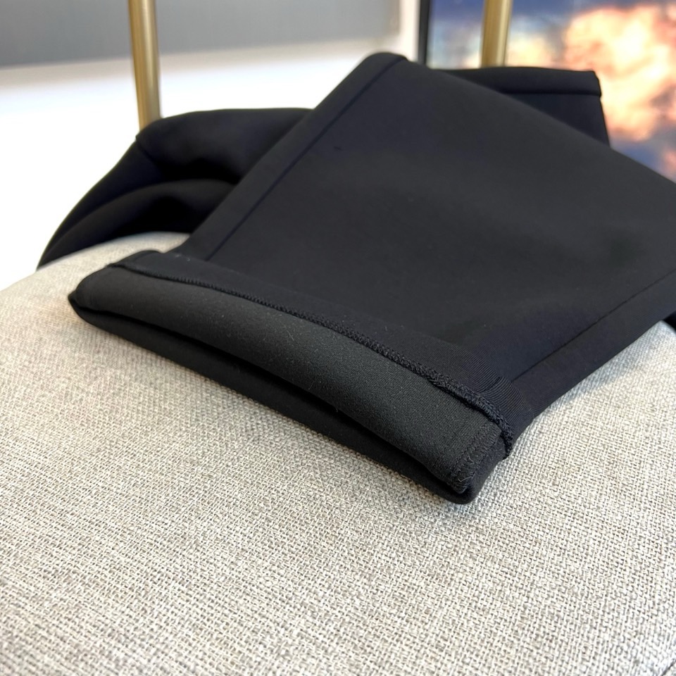 Brunello Cucinelli、2025秋冬新品男士休闲运动裤，以100%棉质针织面料打造，亲肤透