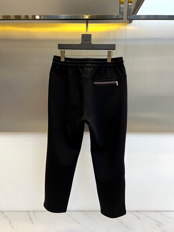 Brunello Cucinelli、2025秋冬新品男士休闲运动裤，以100%棉质针织面料打造，亲肤透
