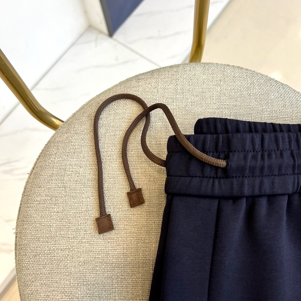 Brunello Cucinelli、2025秋冬新品男士休闲运动裤，以100%棉质针织面料打造，亲肤透
