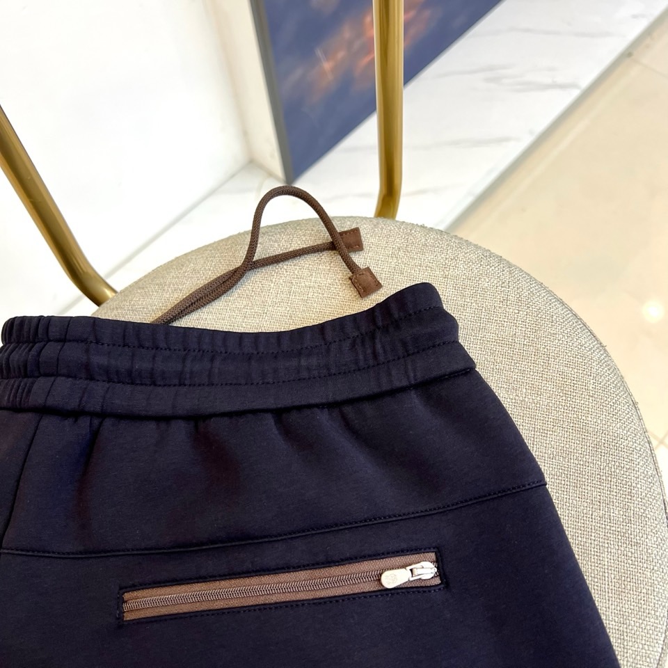 Brunello Cucinelli、2025秋冬新品男士休闲运动裤，以100%棉质针织面料打造，亲肤透