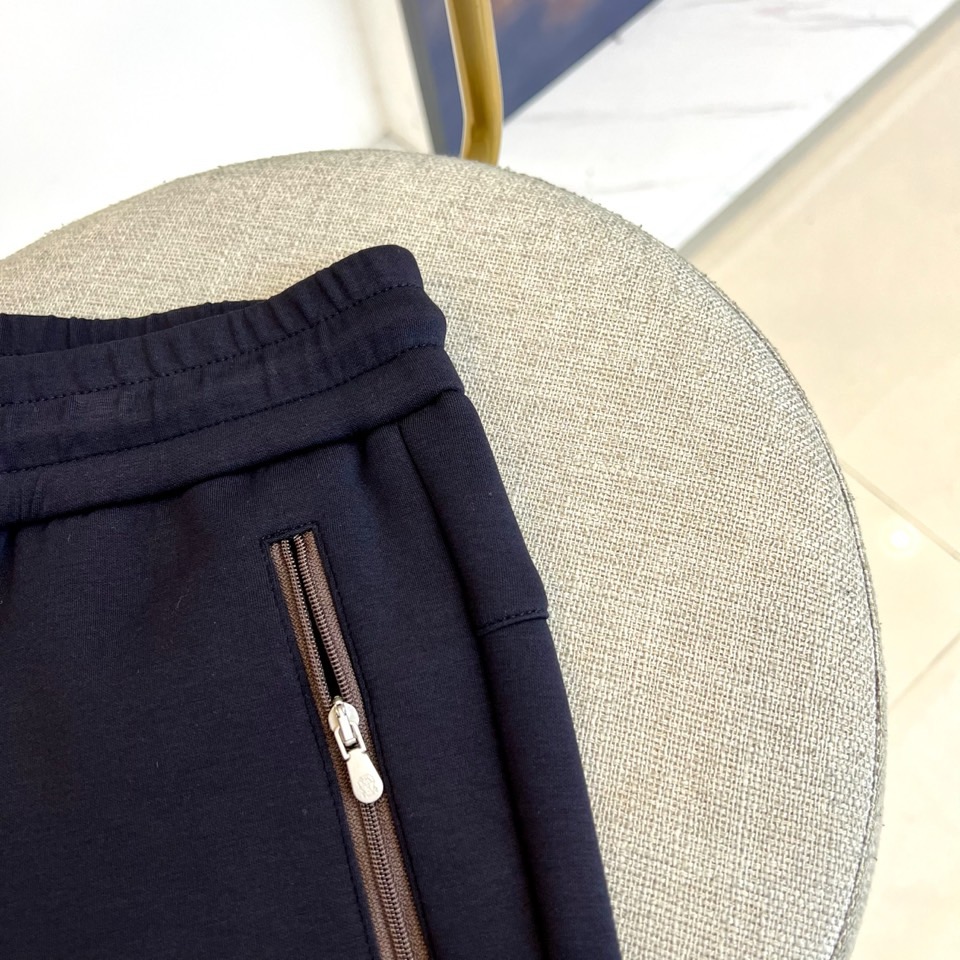 Brunello Cucinelli、2025秋冬新品男士休闲运动裤，以100%棉质针织面料打造，亲肤透