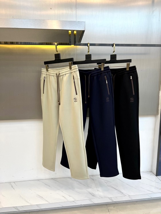 Brunello Cucinelli、2025秋冬新品男士休闲运动裤，以100%棉质针织面料打造，亲肤透