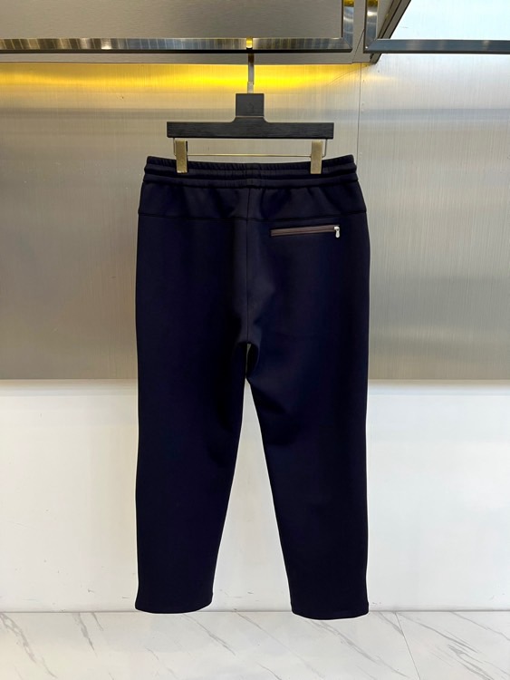 Brunello Cucinelli、2025秋冬新品男士休闲运动裤，以100%棉质针织面料打造，亲肤透