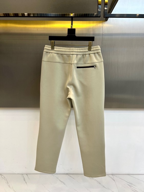 Brunello Cucinelli、2025秋冬新品男士休闲运动裤，以100%棉质针织面料打造，亲肤透