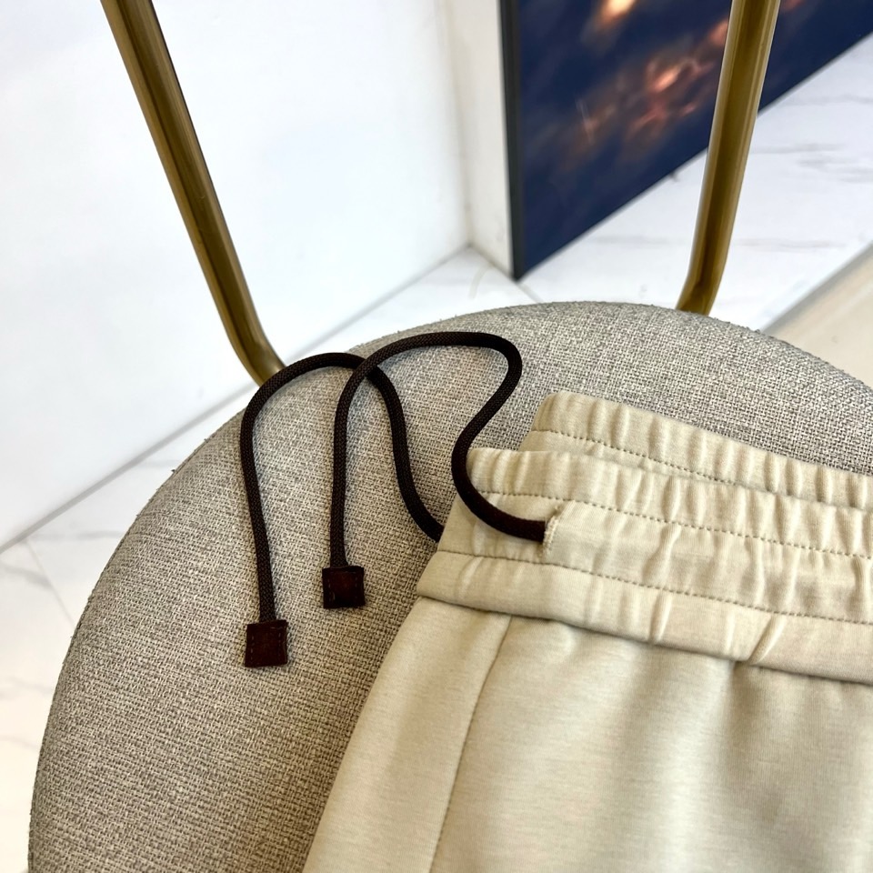 Brunello Cucinelli、2025秋冬新品男士休闲运动裤，以100%棉质针织面料打造，亲肤透