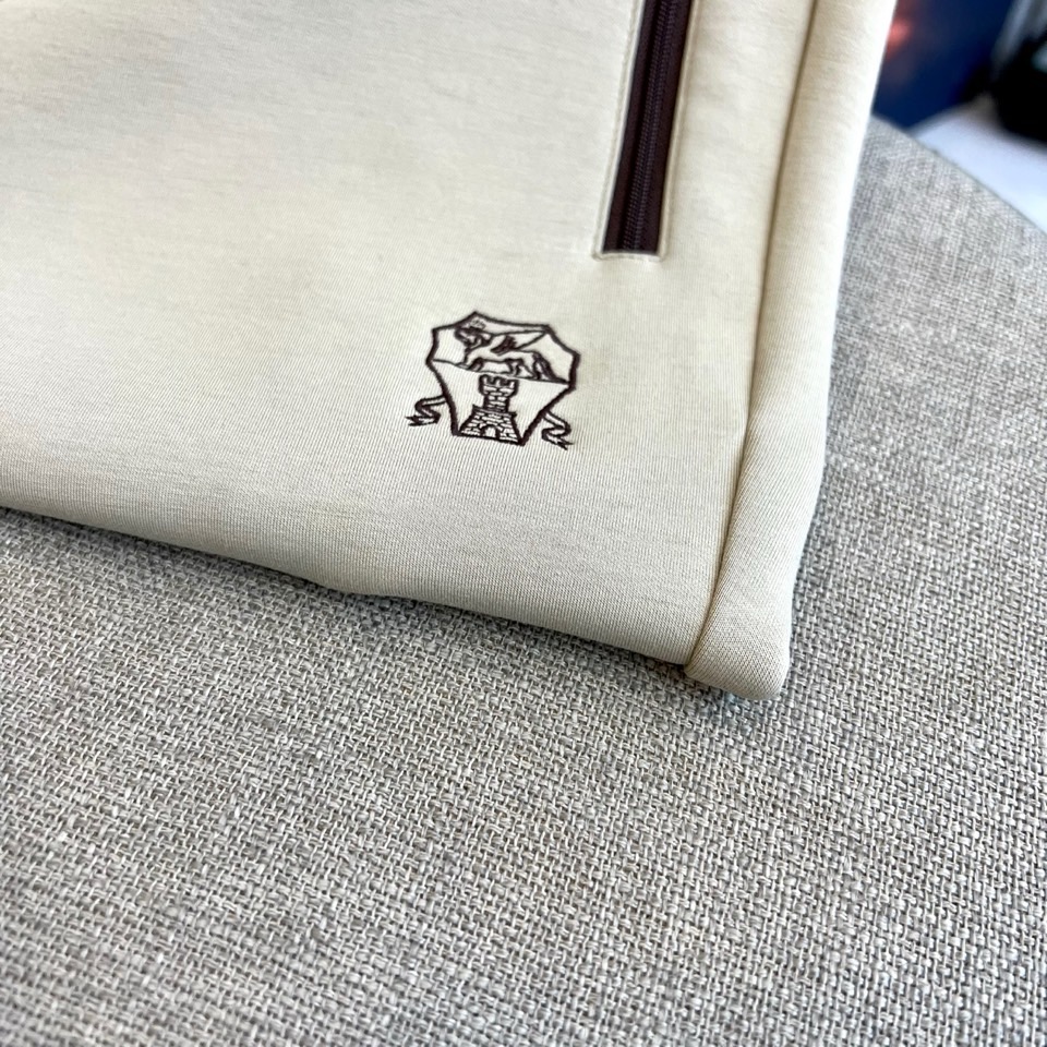 Brunello Cucinelli、2025秋冬新品男士休闲运动裤，以100%棉质针织面料打造，亲肤透