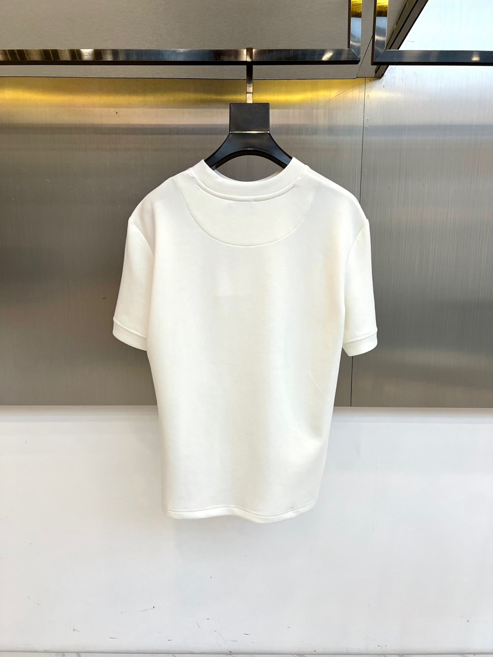 H爱马仕、25s秋冬新品空气层中袖体恤。选用240克重兰精天丝柔感空气棉，结合绿色环保再生纤维，氨纶的混