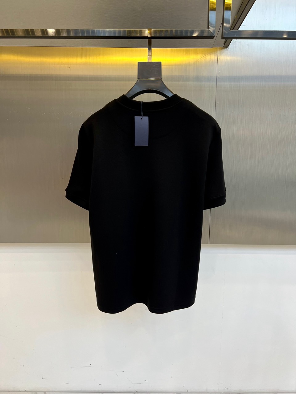 Prad普拉、2025早秋款新品中袖打底T恤，延续经典，从版型到设计都很有时代的新潮感 ，不管版型还是设