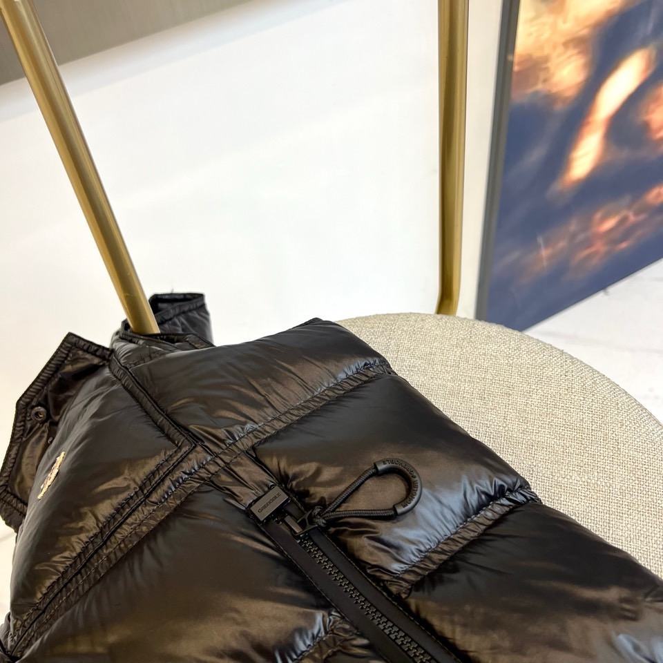 Mon蒙口、2025FWNantu系列男士羽绒马甲。Nantu羽绒马甲Nantu羽绒马甲可提供保护而不显