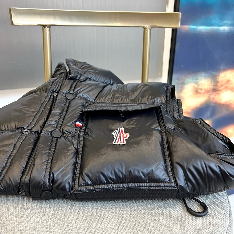 Mon蒙口、2025FWNantu系列男士羽绒马甲。Nantu羽绒马甲Nantu羽绒马甲可提供保护而不显