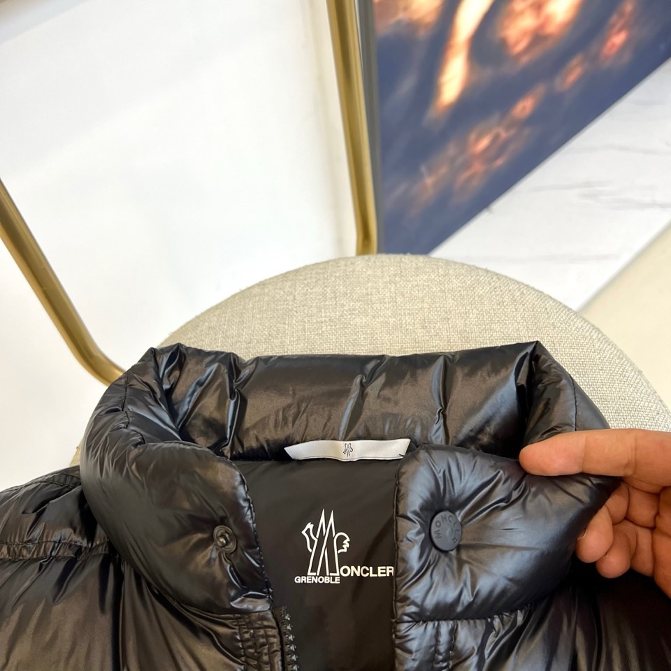 Mon蒙口、2025FWNantu系列男士羽绒马甲。Nantu羽绒马甲Nantu羽绒马甲可提供保护而不显