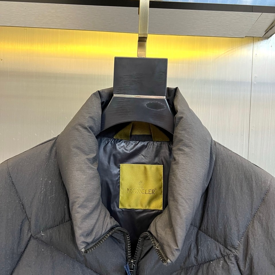 Moncler蒙口、（鹅绒）25FW米白羽绒马甲｜高级感叠穿神器 90%纯鹅绒填充｜美国2000级认证｜