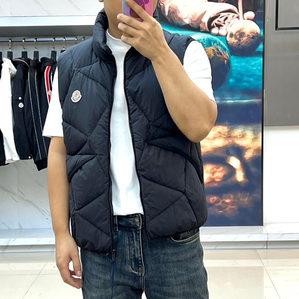 Moncler蒙口、（鹅绒）25FW米白羽绒马甲｜高级感叠穿神器 90%纯鹅绒填充｜美国2000级认证｜