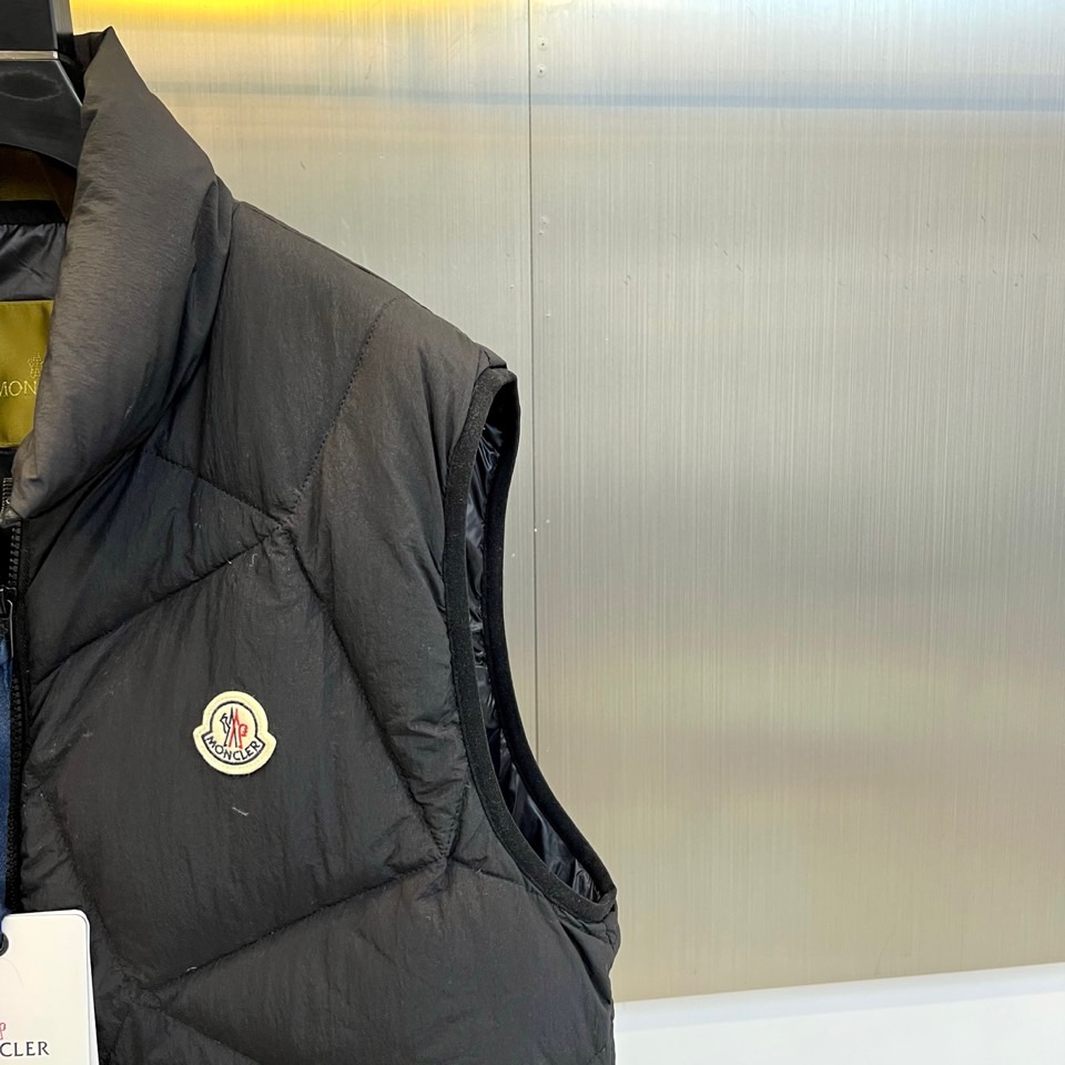 Moncler蒙口、（鹅绒）25FW米白羽绒马甲｜高级感叠穿神器 90%纯鹅绒填充｜美国2000级认证｜