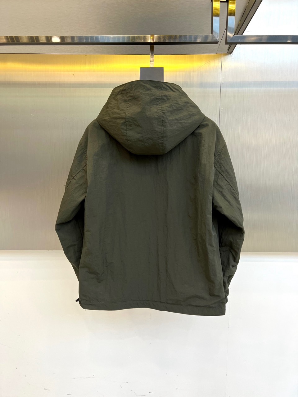 Bur巴宝莉、2025秋冬新品巴宝莉【双面穿】连帽夹克，以创新双面设计诠释英伦美学的多重魅力。一面采用品