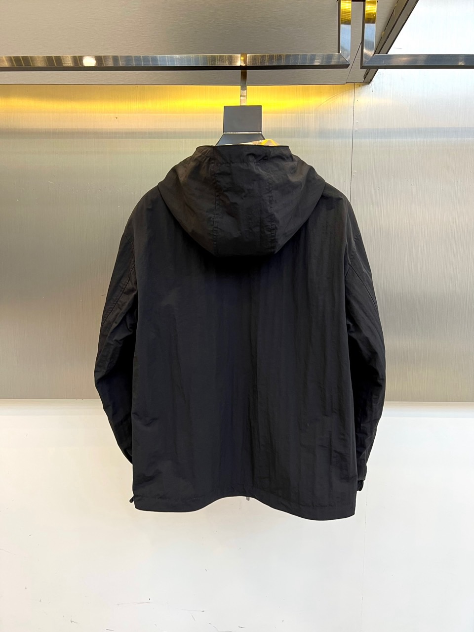 Bur巴宝莉、2025秋冬新品巴宝莉【双面穿】连帽夹克，以创新双面设计诠释英伦美学的多重魅力。一面采用品