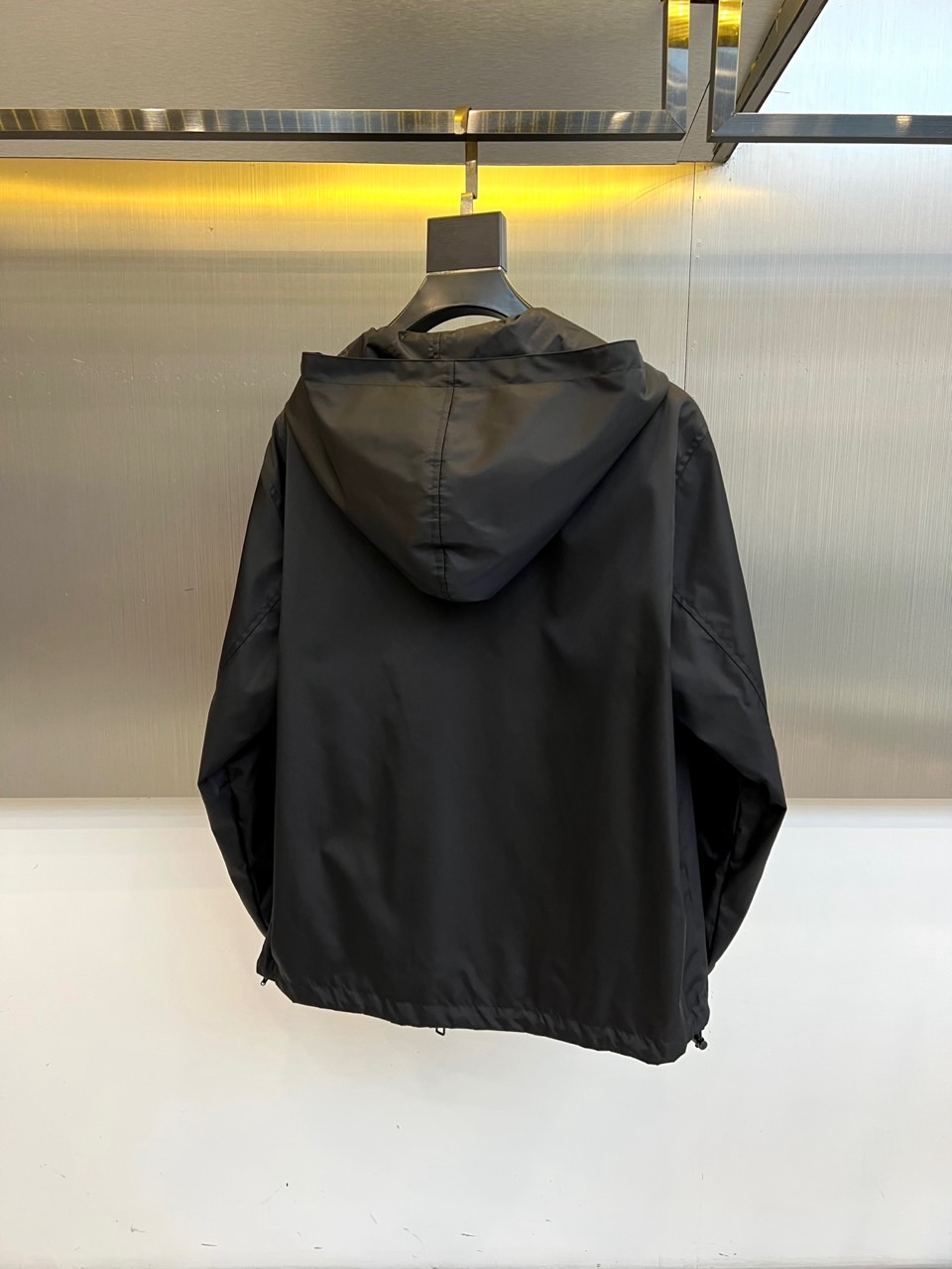 1v、驴家25s秋冬新品发售 双面夹克外套 ，一衣双面。 暗夜黑 × 经典老花 | 双面哲学▫️ 暗夜面