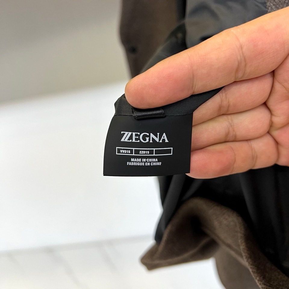 ZEGNA杰尼亚、2025秋冬新品西装外套。诠释现代绅士的从容姿态,重塑职场与生活的着装艺术1. 卓越面