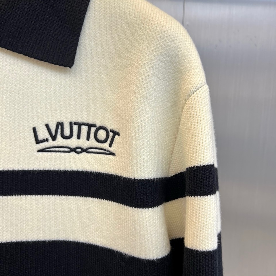 1v威登、2025秋冬新品 |LV双色针织夹克，这款夹克以独具匠心的双色拼接设计诠释现代美学，米白色上段