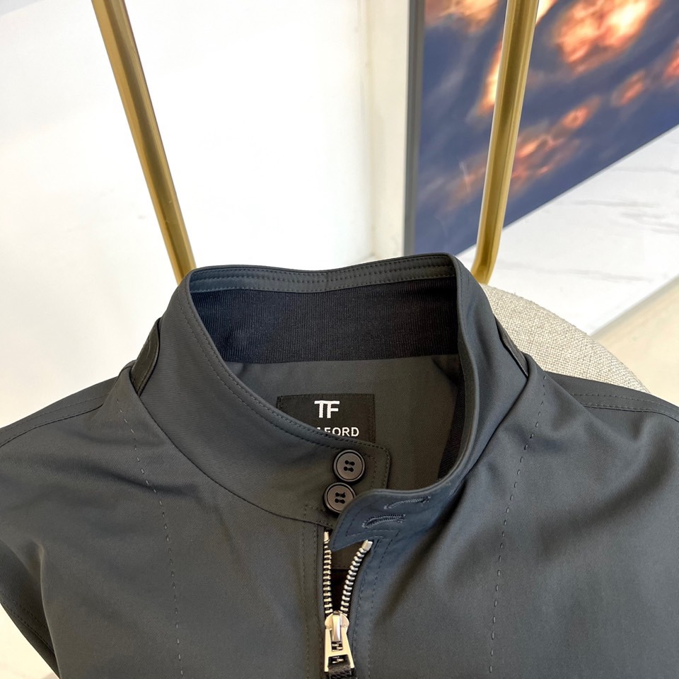 TF汤姆福特、25s秋冬新品经典哈林顿立领商务休闲新款男士修身简约夹克外套。tf经典立领夹克，背后风琴页