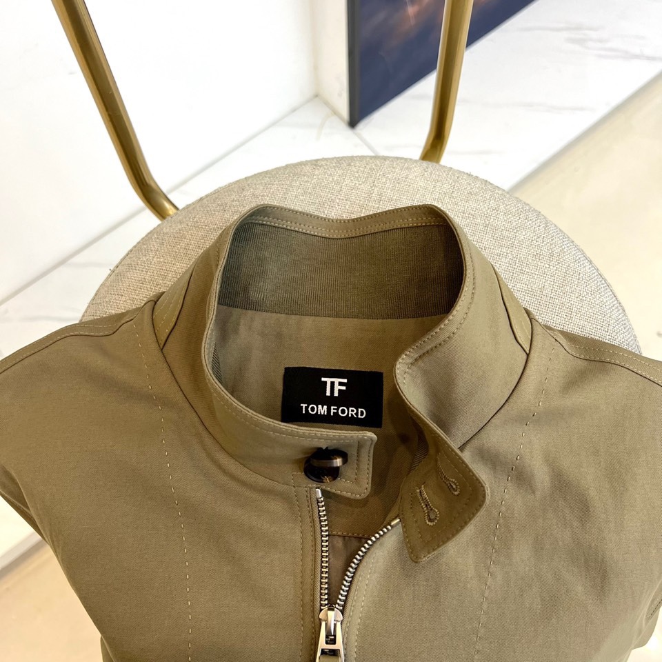 TF汤姆福特、25s秋冬新品经典哈林顿立领商务休闲新款男士修身简约夹克外套。tf经典立领夹克，背后风琴页
