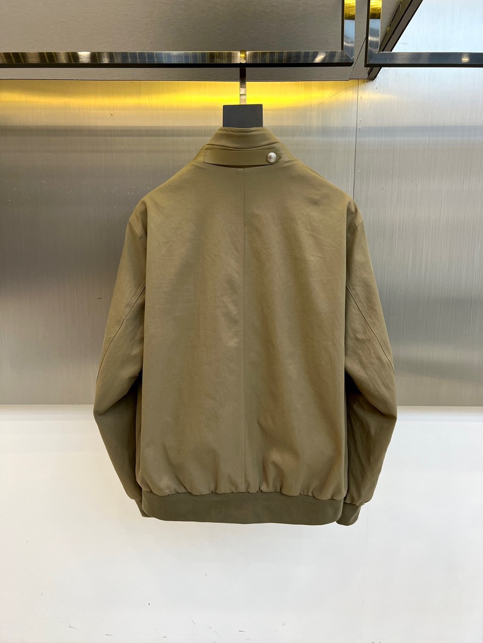 TF汤姆福特、25s秋冬新品经典哈林顿立领商务休闲新款男士修身简约夹克外套。tf经典立领夹克，背后风琴页