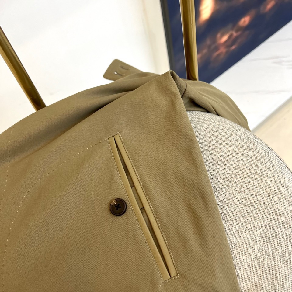 TF汤姆福特、25s秋冬新品经典哈林顿立领商务休闲新款男士修身简约夹克外套。tf经典立领夹克，背后风琴页