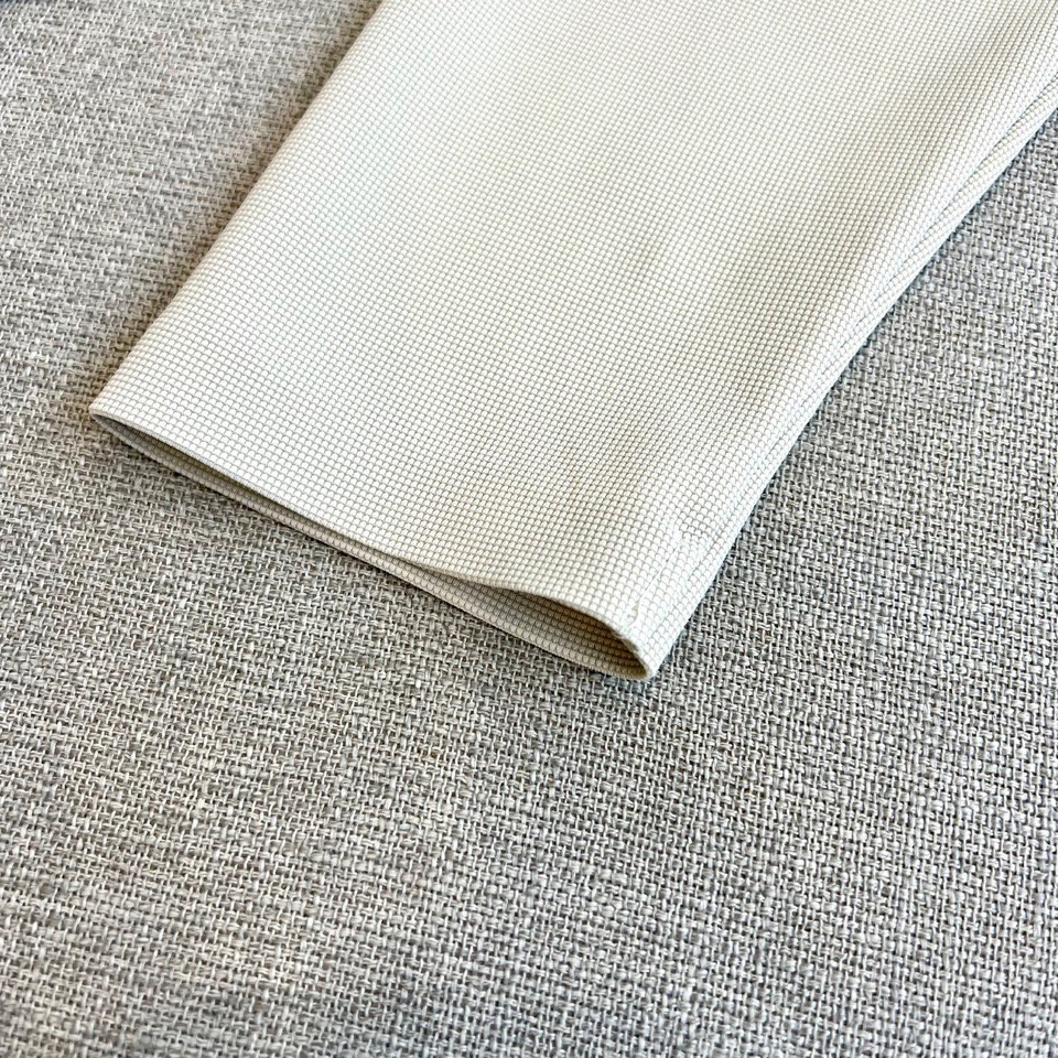 1v、2025秋冬新品男士长袖POLO衫。左胸经典刺绣徽标：精绣「LV」字母与Monogram四叶草图腾