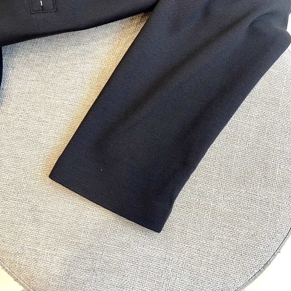 Ferragam菲拉格慕、2025秋冬男士系列。白色珠地棉长袖翻领POLO衫。精选47.6%棉+47.9