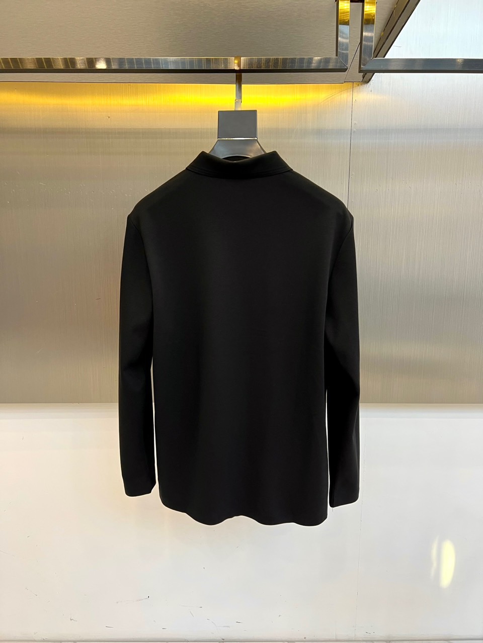 Ferragam菲拉格慕、2025秋冬男士系列。白色珠地棉长袖翻领POLO衫。精选47.6%棉+47.9