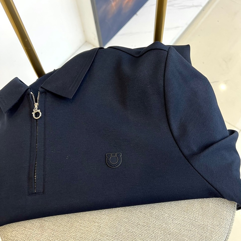 Ferragam菲拉格慕、2025秋冬男士系列。白色珠地棉长袖翻领POLO衫。精选47.6%棉+47.9