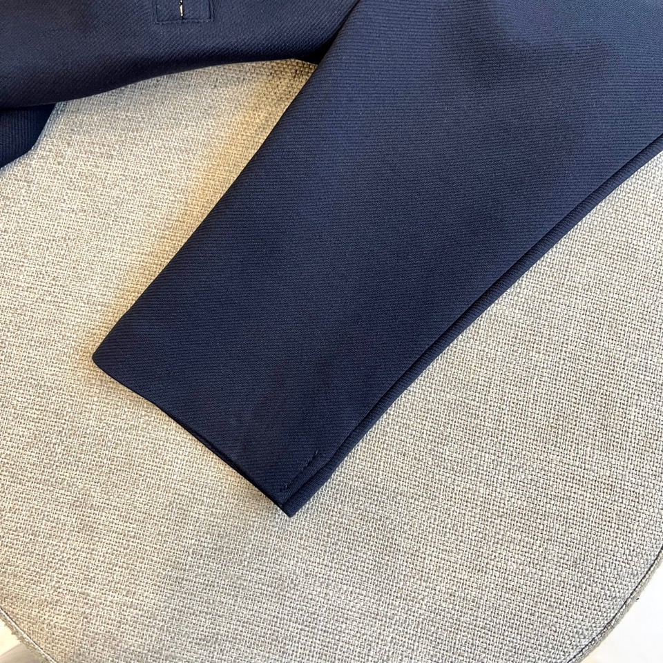 Ferragam菲拉格慕、2025秋冬男士系列。白色珠地棉长袖翻领POLO衫。精选47.6%棉+47.9