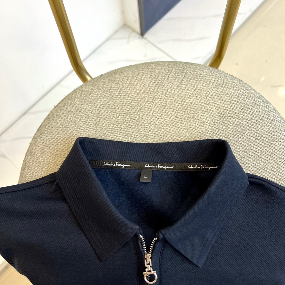 Ferragam菲拉格慕、2025秋冬男士系列。白色珠地棉长袖翻领POLO衫。精选47.6%棉+47.9