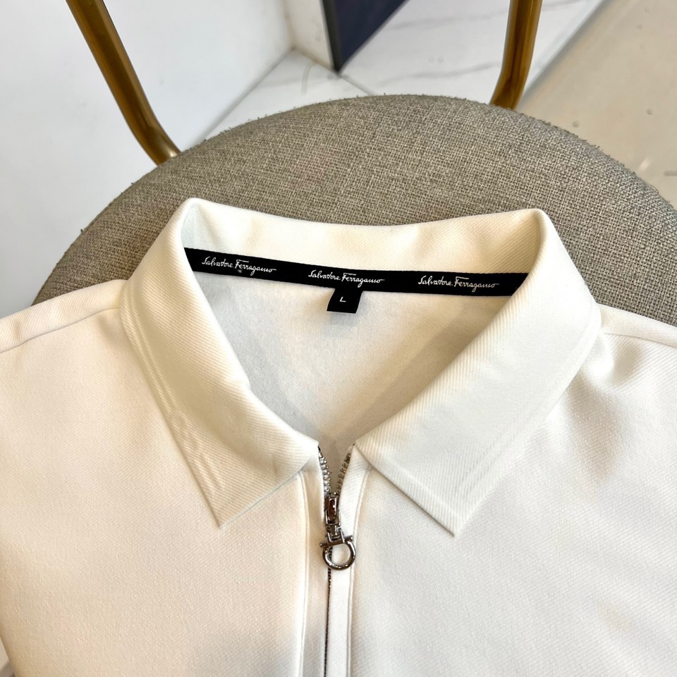 Ferragam菲拉格慕、2025秋冬男士系列。白色珠地棉长袖翻领POLO衫。精选47.6%棉+47.9