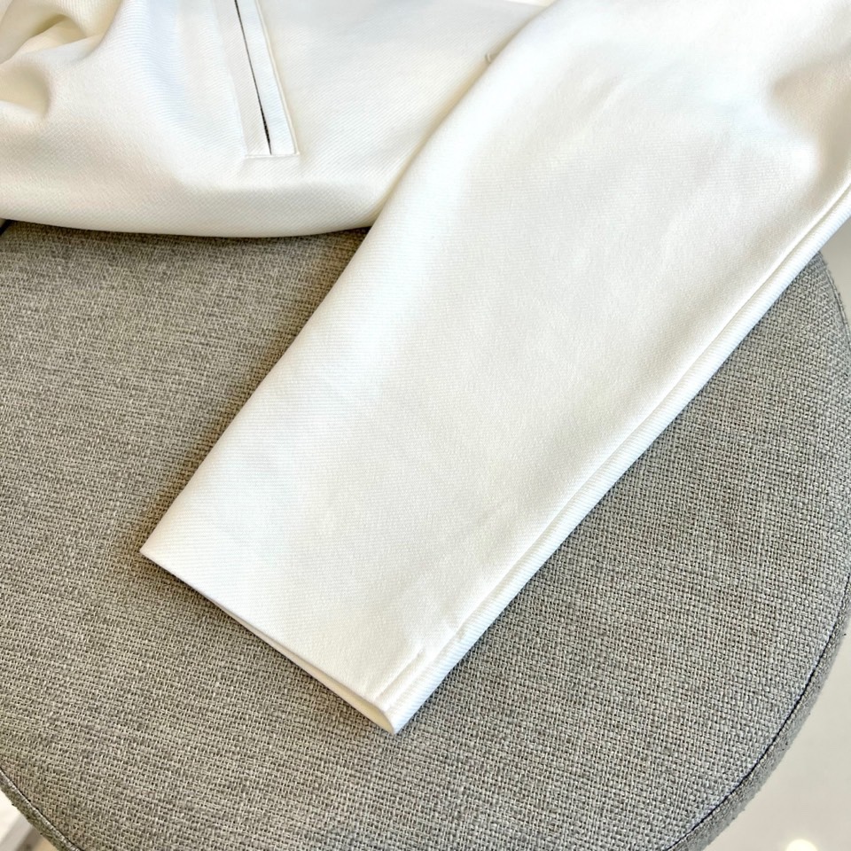 Ferragam菲拉格慕、2025秋冬男士系列。白色珠地棉长袖翻领POLO衫。精选47.6%棉+47.9