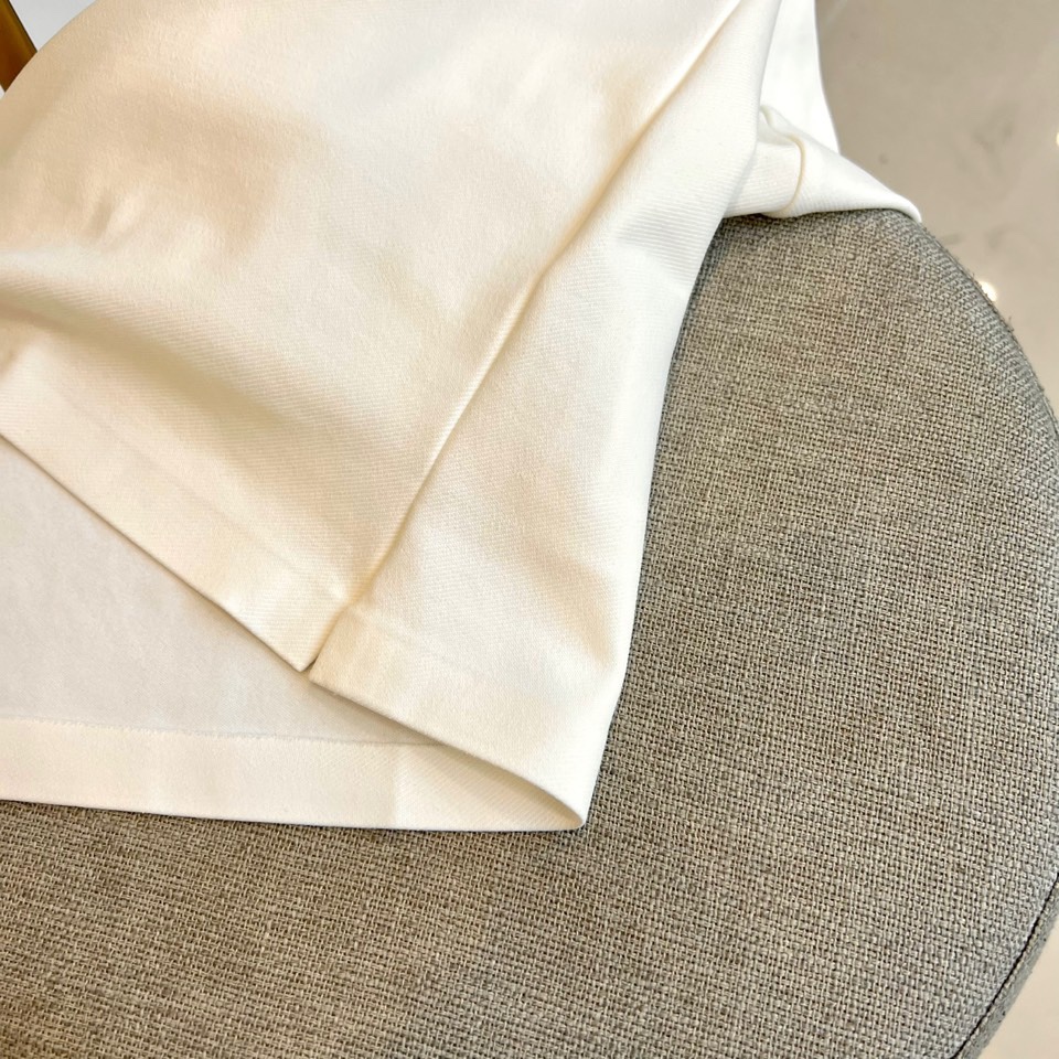 Ferragam菲拉格慕、2025秋冬男士系列。白色珠地棉长袖翻领POLO衫。精选47.6%棉+47.9