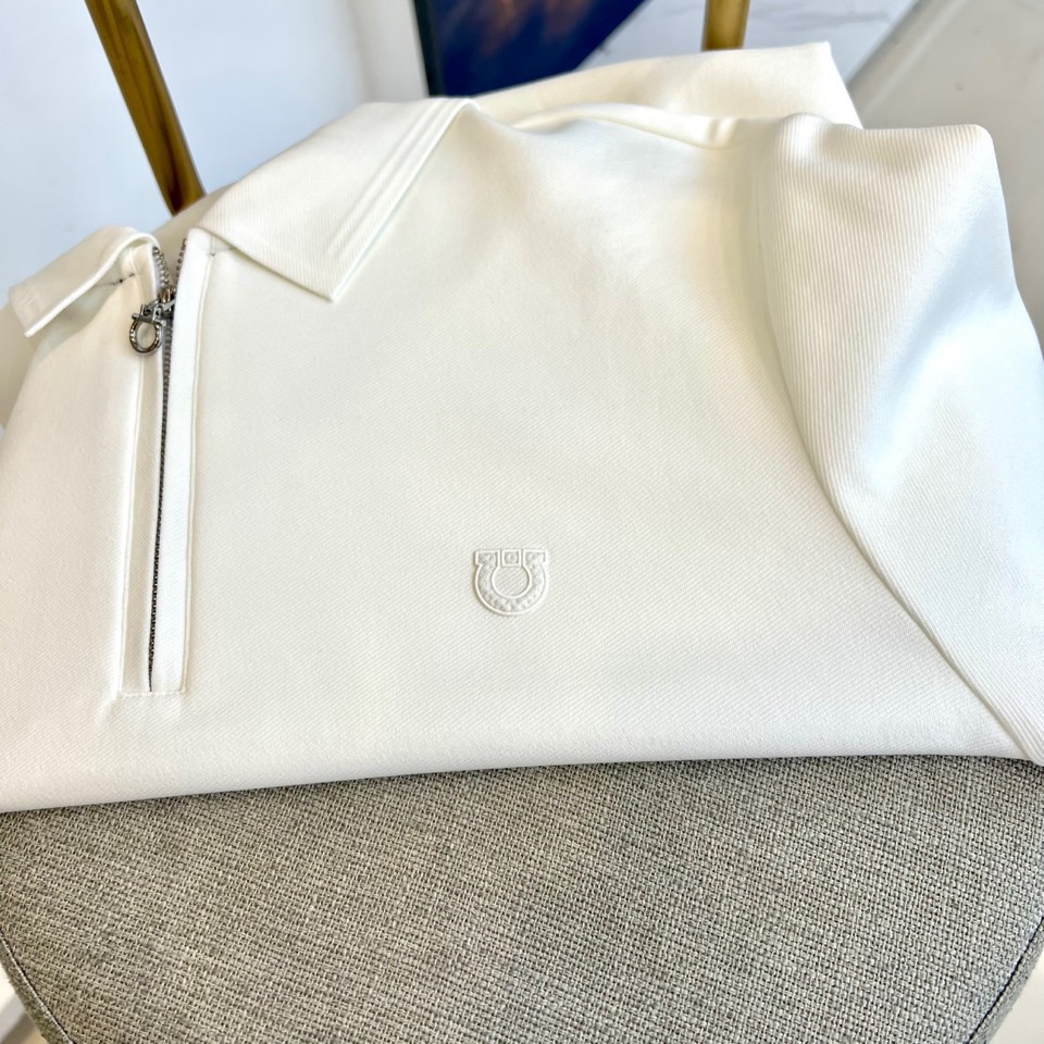 Ferragam菲拉格慕、2025秋冬男士系列。白色珠地棉长袖翻领POLO衫。精选47.6%棉+47.9