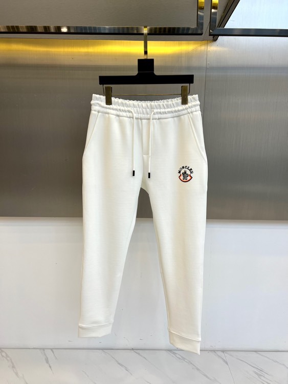 NO:545544,Mon masked, s fall and winter new air layer cotton drawstring sweatpants, men's classic printed logo fashionable sports and casual drawstring sweatpants!  It is made of 260g manba cotton material for customer supply, which feels soft and comfortable, is crisp and drooping, and is very comfortable to wear. Whether you are relaxing at home or outdoor sports, you can make people feel relaxed and comfortable!  The iconic letter logo on the front of the trouser is extremely craftsmanship, with extremely high detail and excellent overall style and craftsmanship!  The drawstring design has a very casual and dynamic combination of elastic waist and trousers. It is fashionable and versatile behind the body, which can well modify the leg shape!  48-56 (please report height and weight by placing an order), Moncler, alexander wang19860909Mon蒙口、 s秋冬新款空气层棉质抽绳卫裤,男士经典印花徽标时尚运动休闲抽绳卫裤！采用客供进口260g嫚巴棉材质,手感柔软舒适,挺括且垂感十足,穿着上身非常舒适,无论是在家中休闲还是户外运动,都能让人感到轻松自在！裤身前幅标志性字母标识,极具工艺秀作,细节精细度极高,整体风格及工艺达到了绝佳效果！抽绳设计弹力腰边及裤脚极具休闲动感搭配,上身后时髦百搭,能很好的修饰腿型！48-56（下单请报身高体重）,,Moncler,alexander wang,Men's clothing