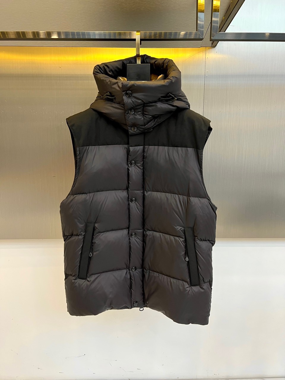 Bur巴宝莉、25FW秋冬新品可拆卸羽绒服 | 一衣三穿 定义冬日型格。• 经典卡其色/黑灰撞色两款选择