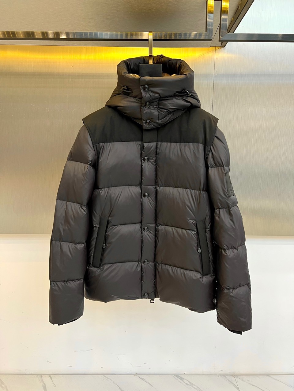 Bur巴宝莉、25FW秋冬新品可拆卸羽绒服 | 一衣三穿 定义冬日型格。• 经典卡其色/黑灰撞色两款选择