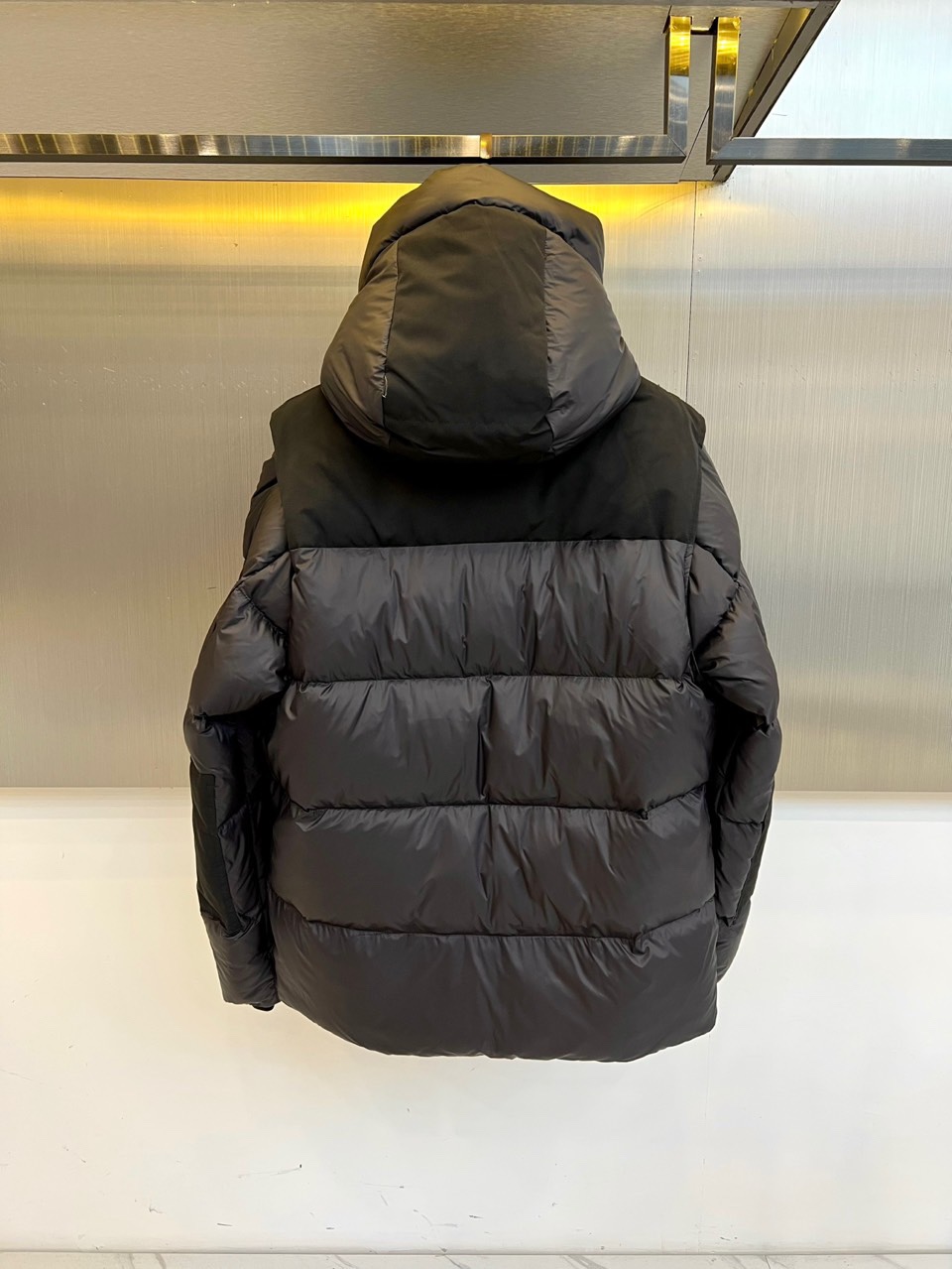 Bur巴宝莉、25FW秋冬新品可拆卸羽绒服 | 一衣三穿 定义冬日型格。• 经典卡其色/黑灰撞色两款选择