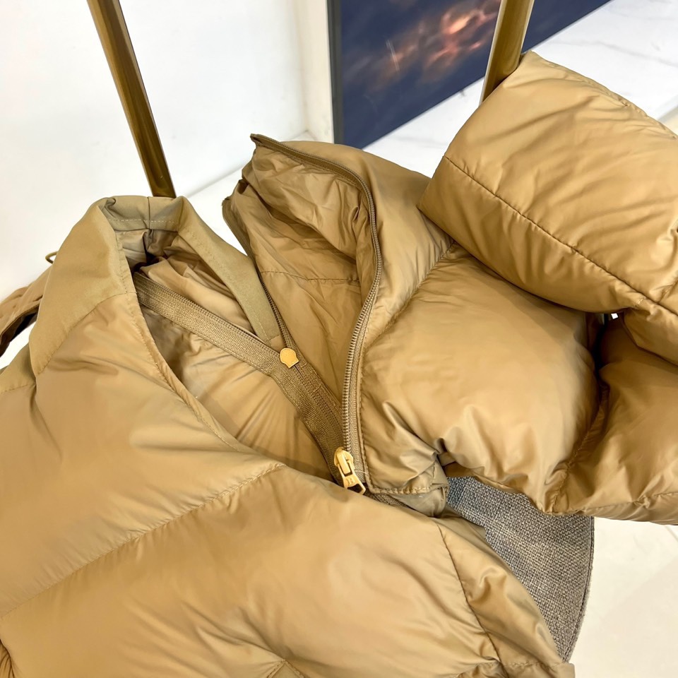 Bur巴宝莉、25FW秋冬新品可拆卸羽绒服 | 一衣三穿 定义冬日型格。• 经典卡其色/黑灰撞色两款选择