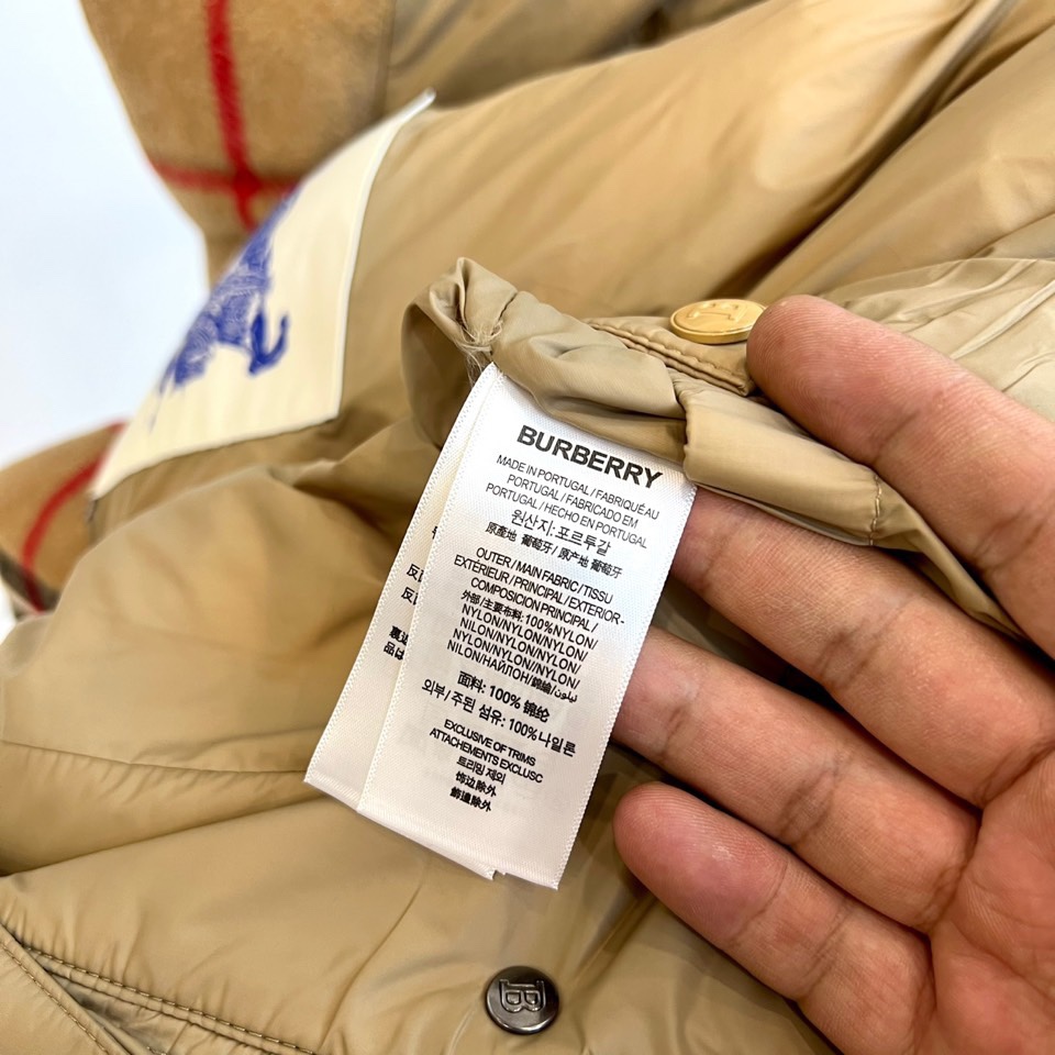 Bur巴宝莉、25FW秋冬新品可拆卸羽绒服 | 一衣三穿 定义冬日型格。• 经典卡其色/黑灰撞色两款选择