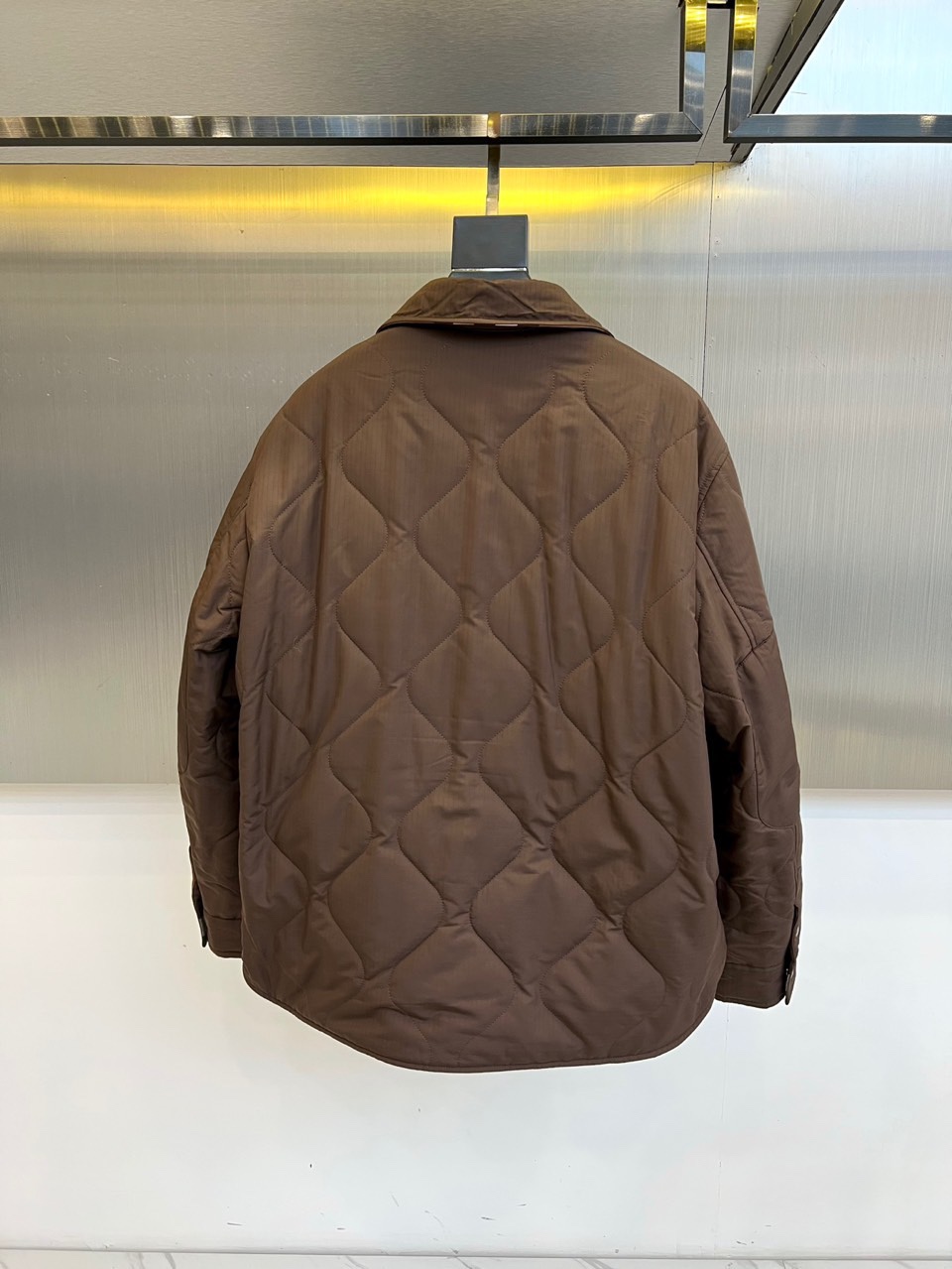 Bur巴宝莉、25FW秋冬新品 双面格纹夹克 | 一衣双境双面哲学：经典与当代的对话▫️ 外层面：标志性