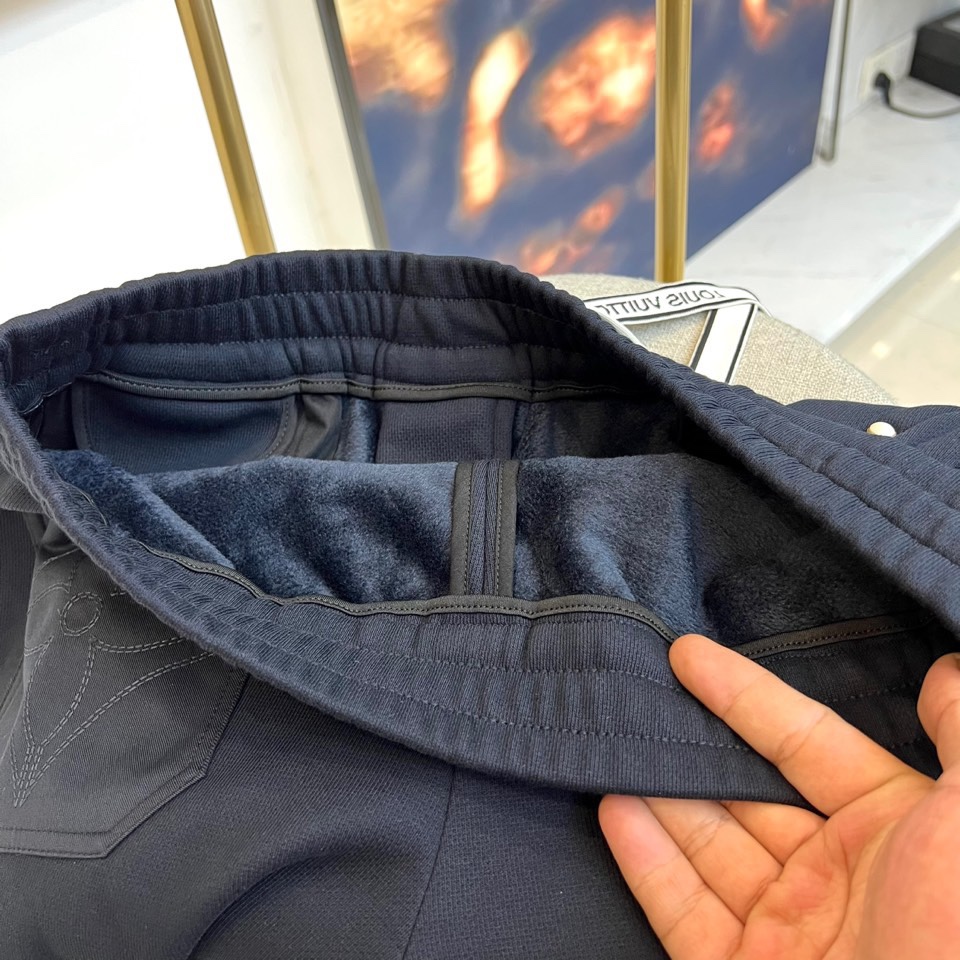 Louis Vuitton 2025 Fall/Winter Silk Down Blend Lounge Pants - Luxury & Comfort 9 i1760284235 214 6