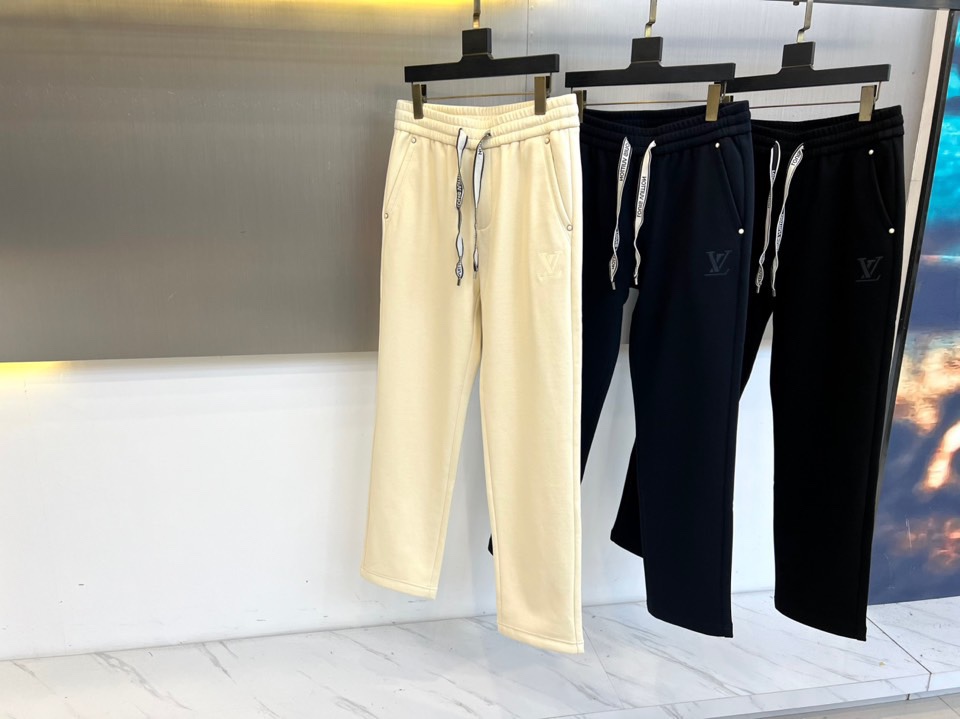 Louis Vuitton 2025 Fall/Winter Silk Down Blend Lounge Pants - Luxury & Comfort 4 i1760284235 4480 7