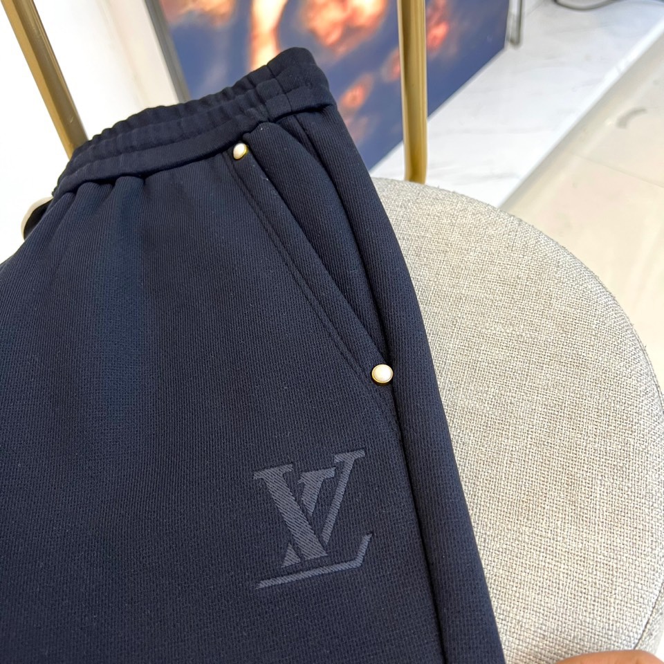 Louis Vuitton 2025 Fall/Winter Silk Down Blend Lounge Pants - Luxury & Comfort 6 i1760284235 7921 0