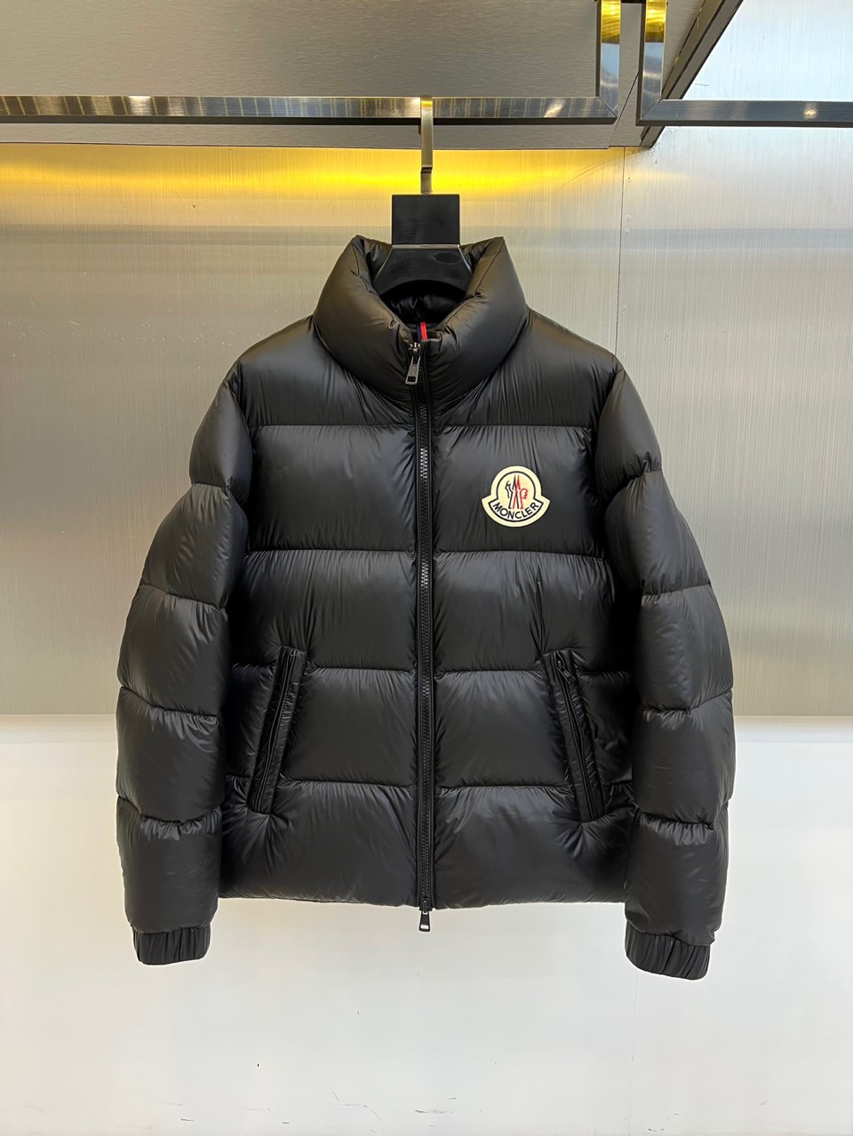 Moncler Stijlvolle Donsjas met Capuchon - Warm en Trendy voor de Winter