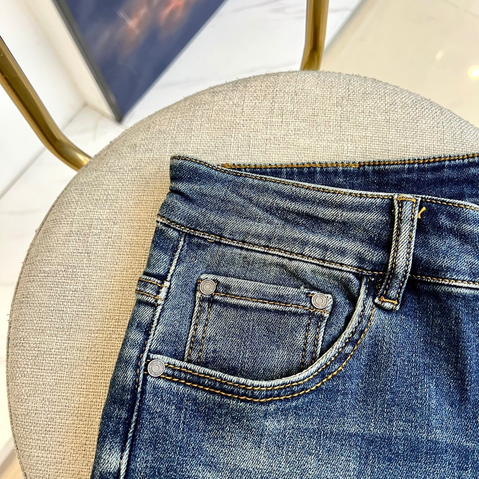 Dio迪奥、25s秋冬新品牛仔裤，男装每季必推出的类型单品，风格方面大体无异，无非在于细节元素和面料的微